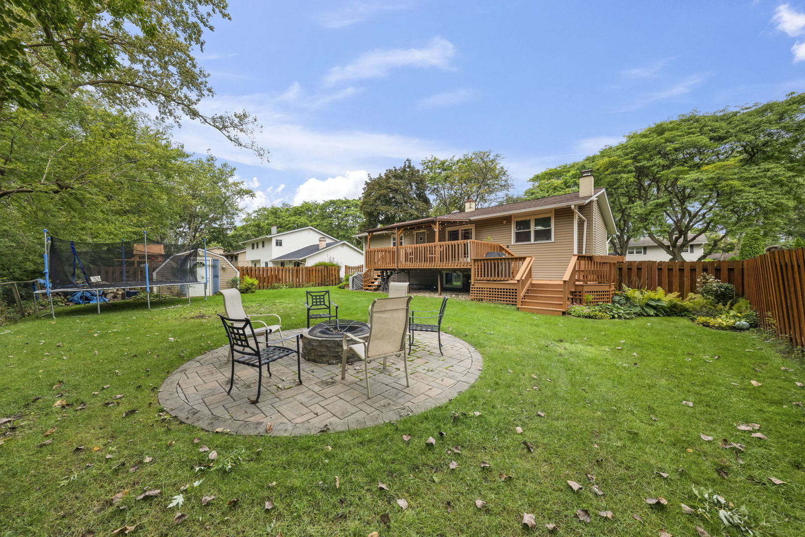 907 E Schirra Drive