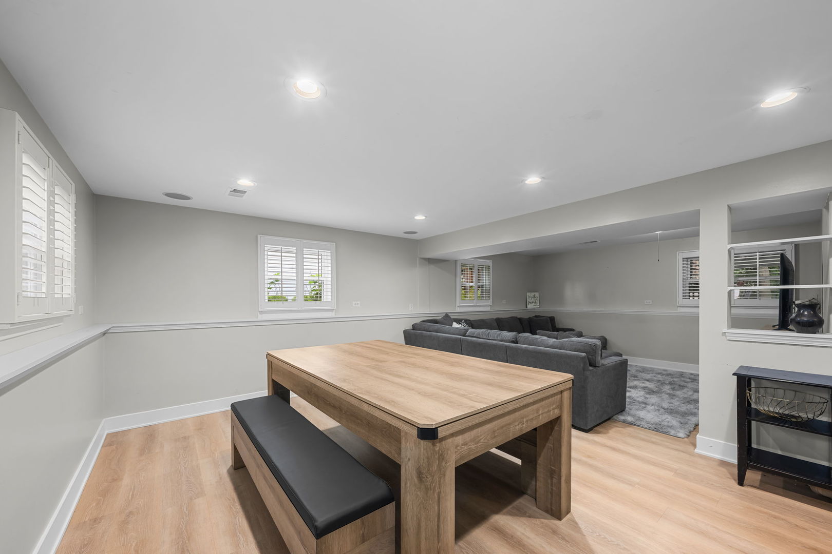 907 E Schirra Drive