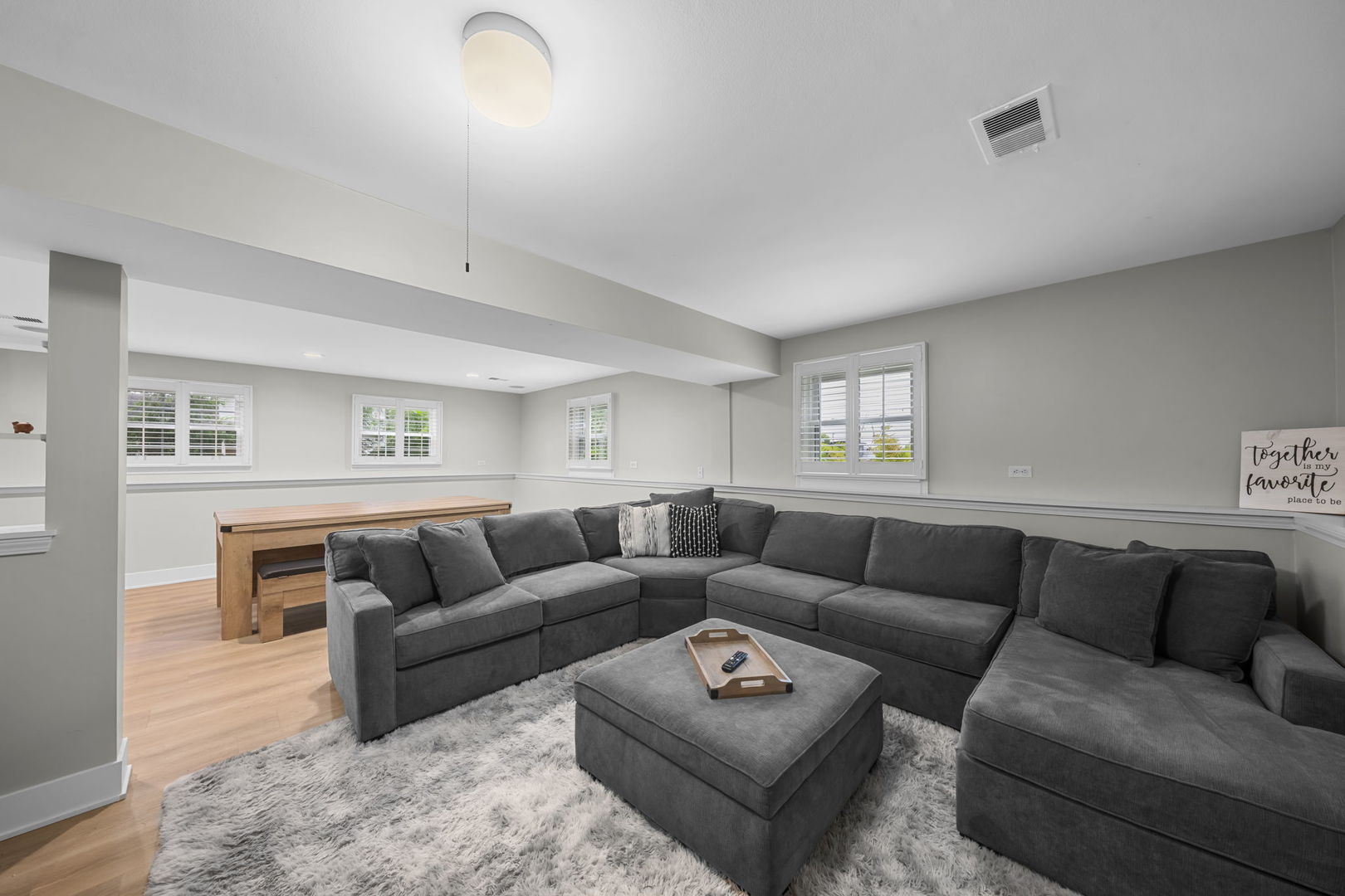907 E Schirra Drive