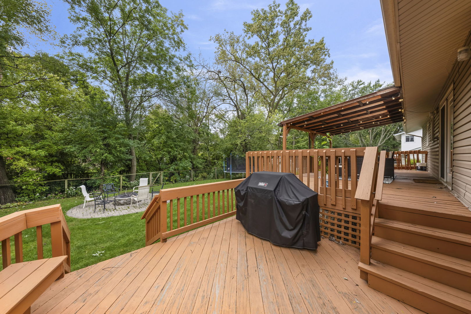 907 E Schirra Drive
