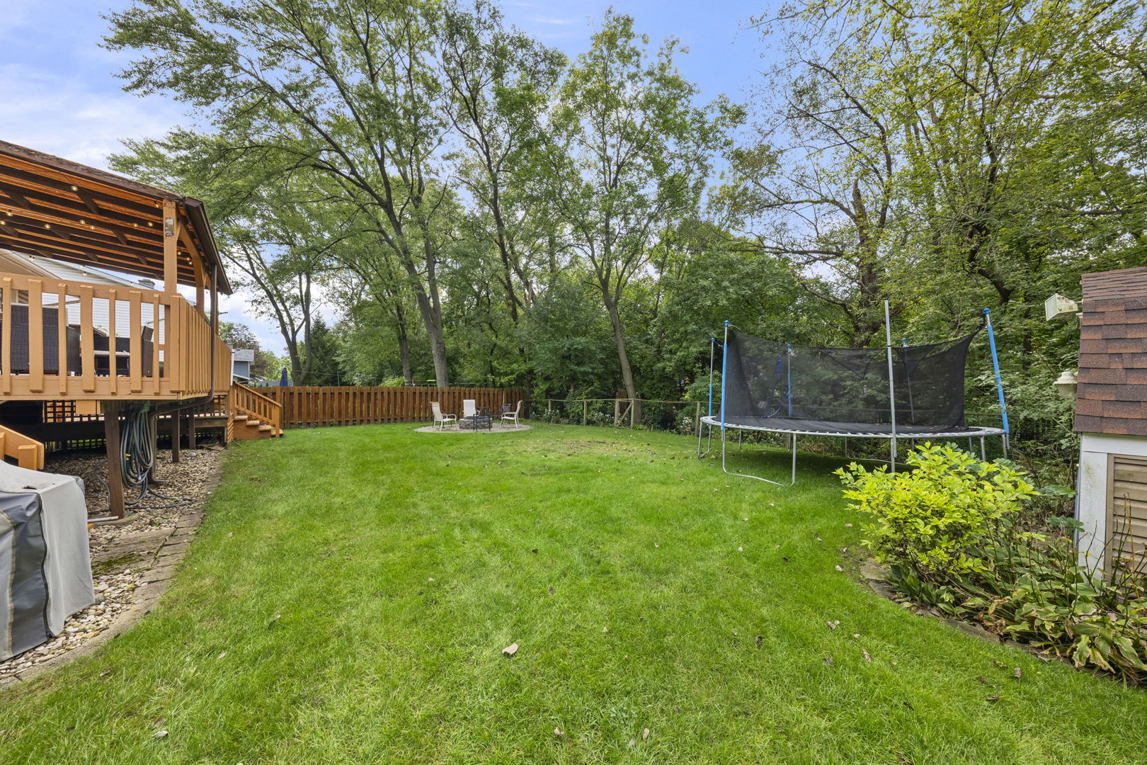 907 E Schirra Drive