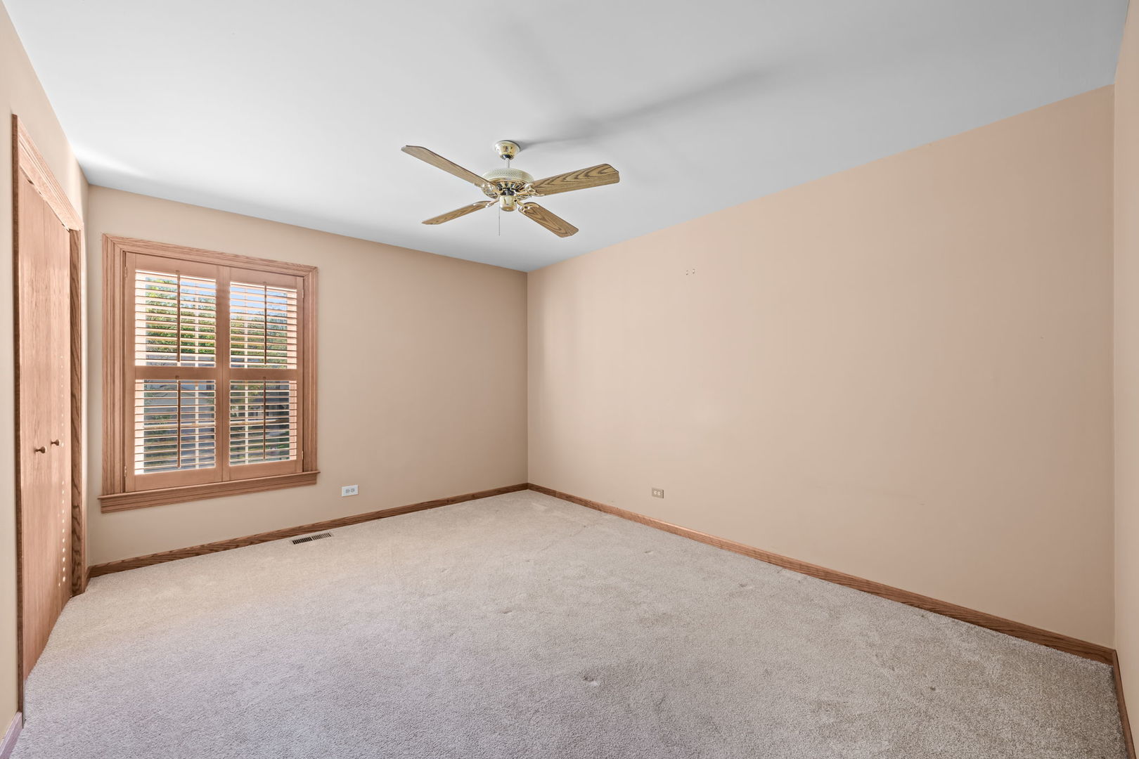 1132 E Valley Lane