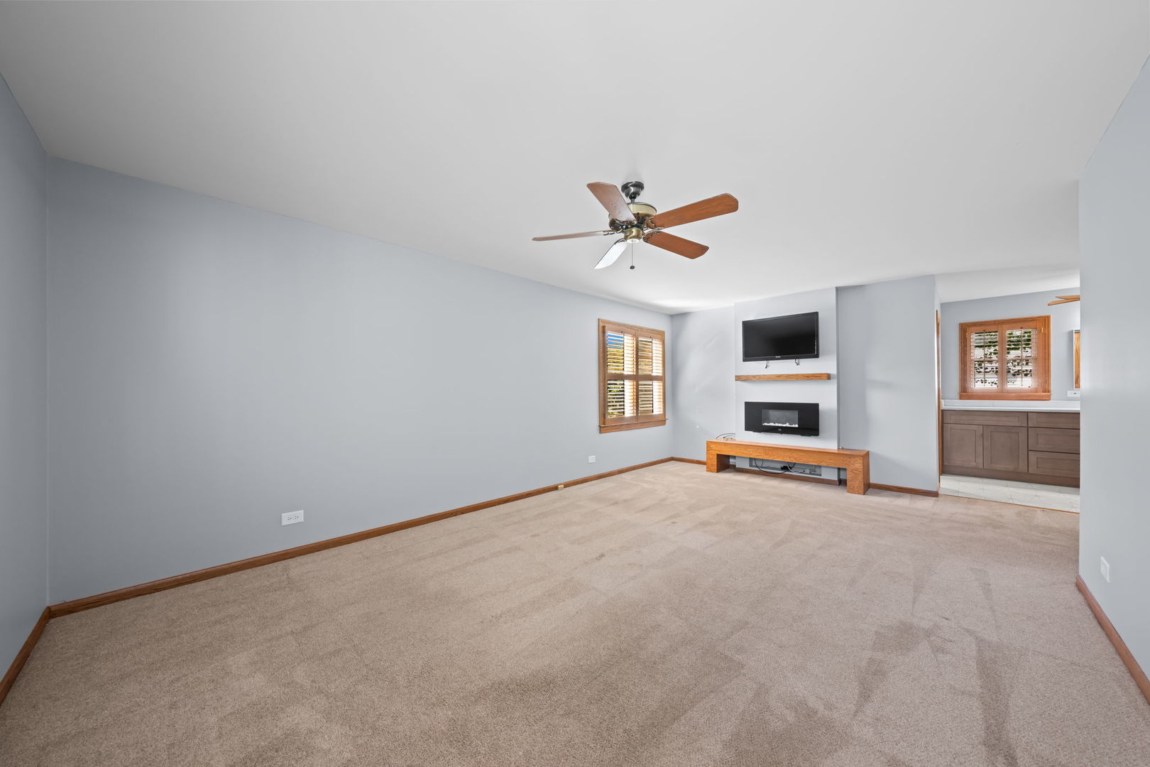 1132 E Valley Lane