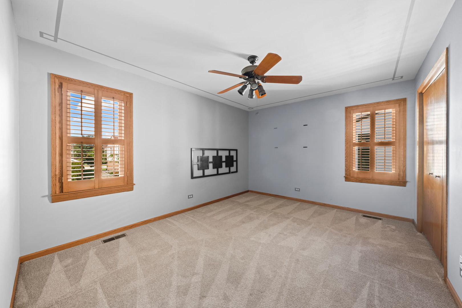 1132 E Valley Lane