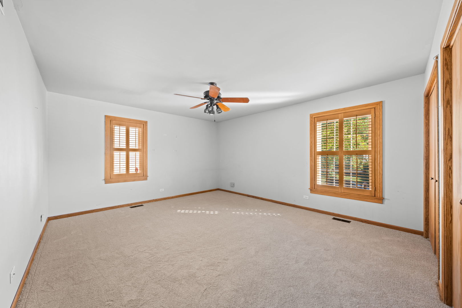 1132 E Valley Lane