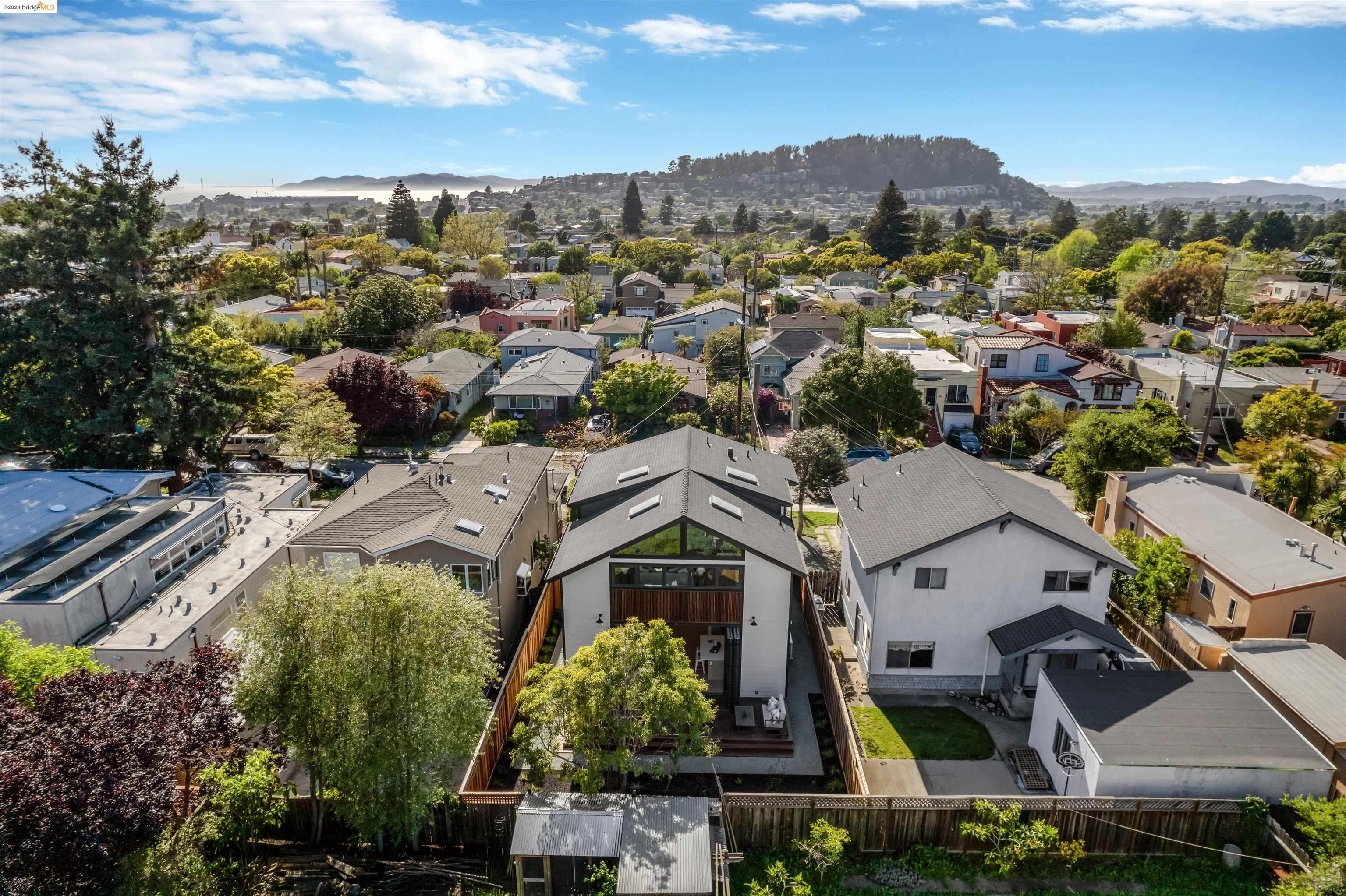 825 San Carlos Avenue