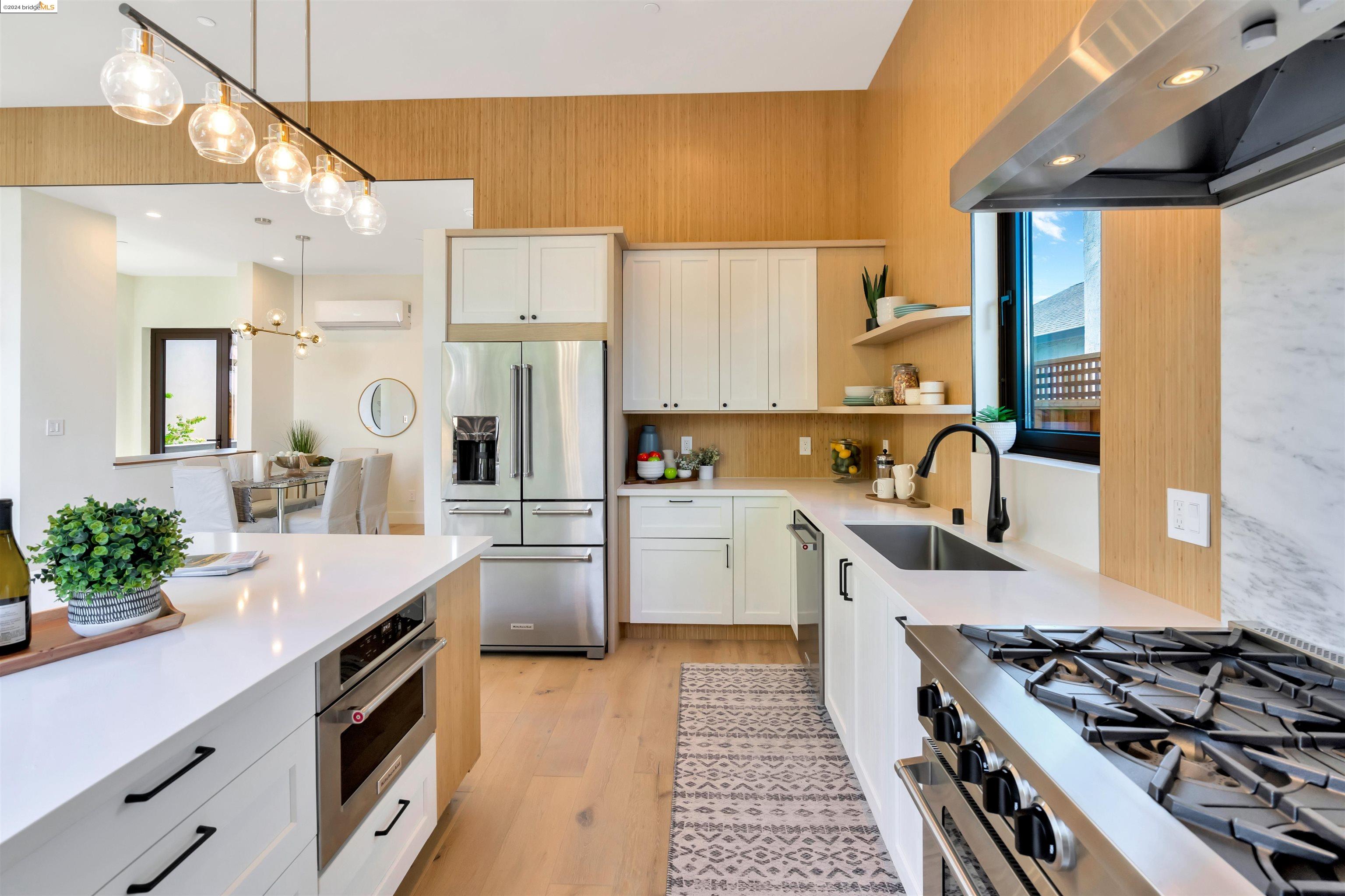 825 San Carlos Avenue