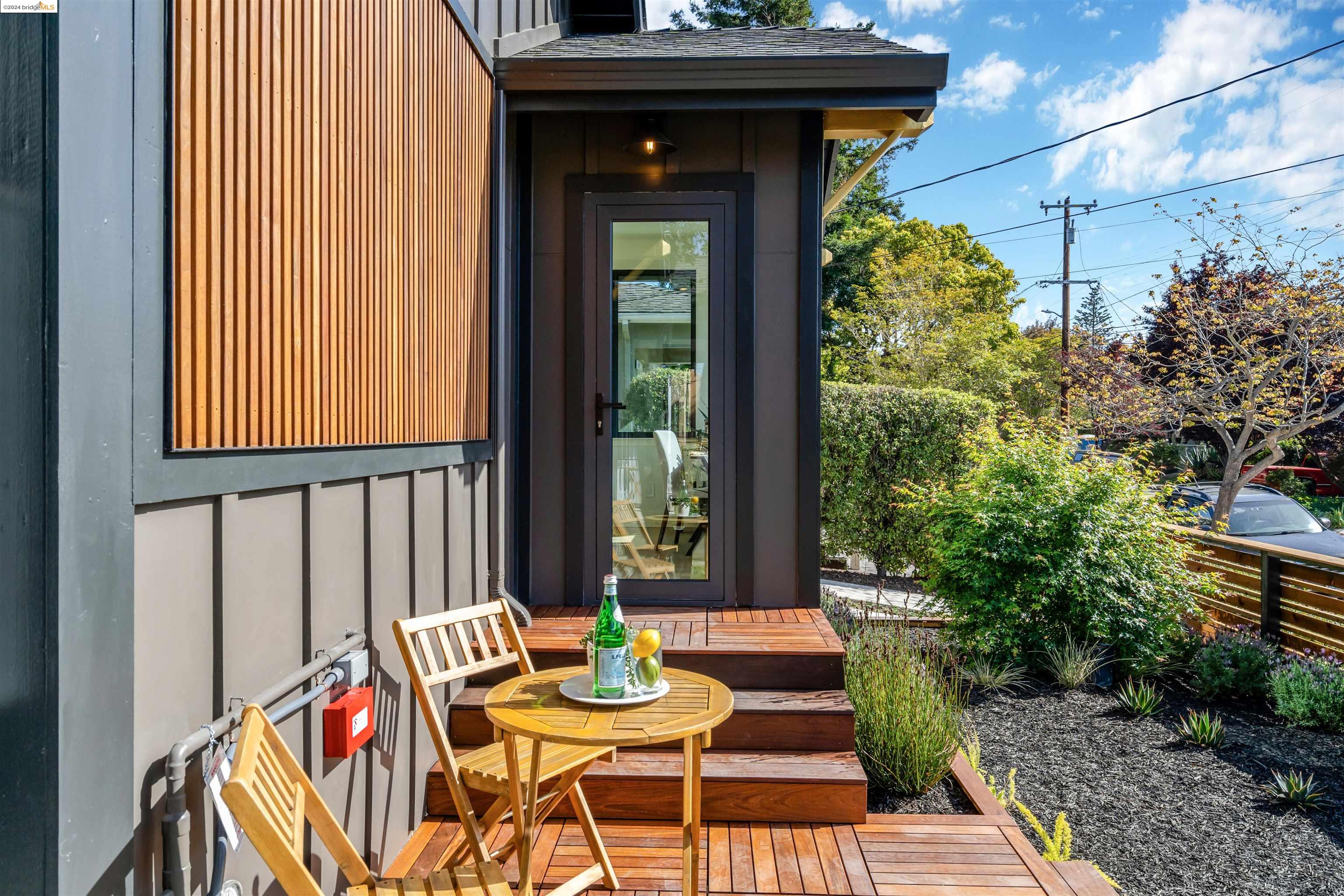 825 San Carlos Avenue