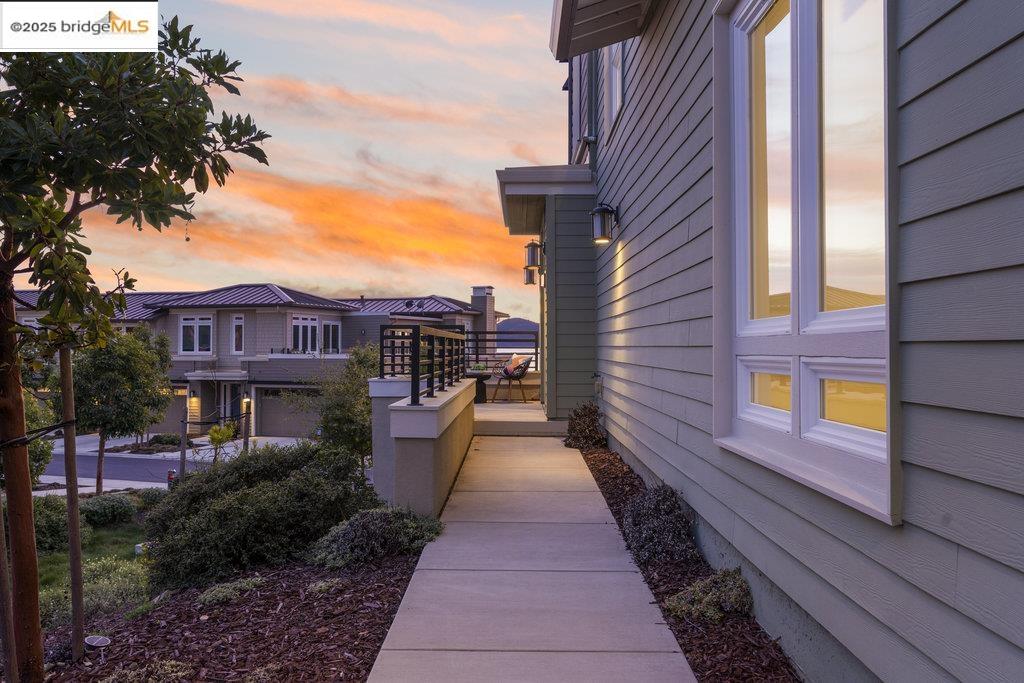 12 Sunset Lane