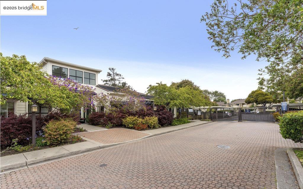 31 Lakeshore Court