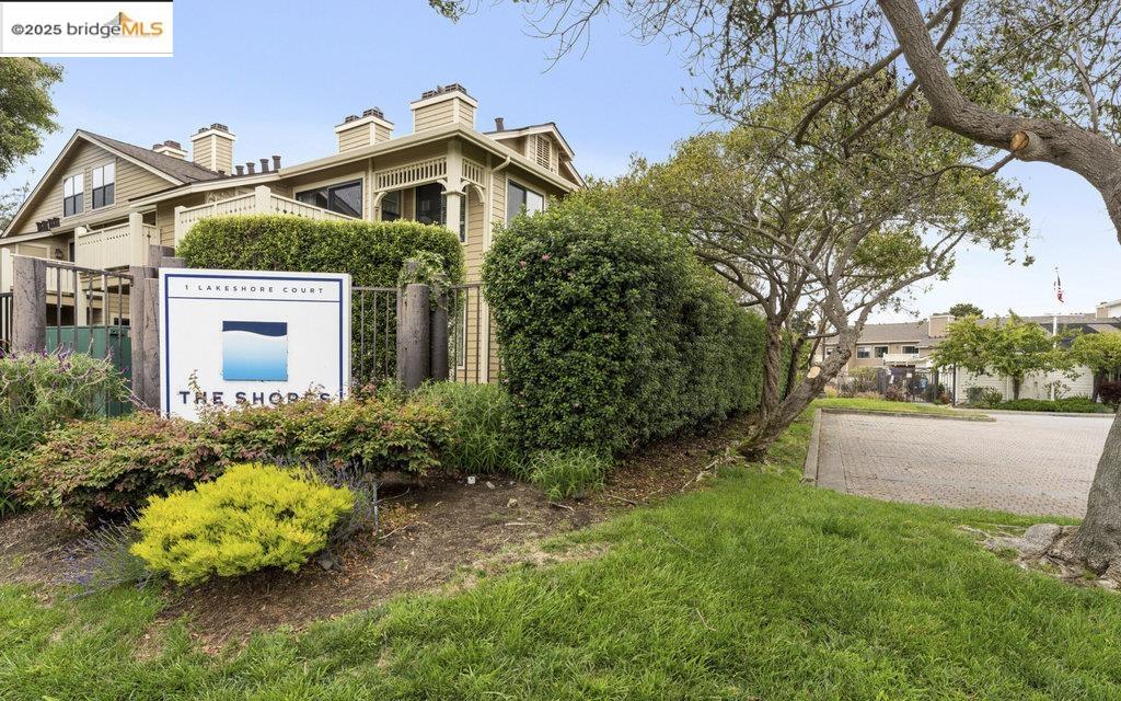 31 Lakeshore Court