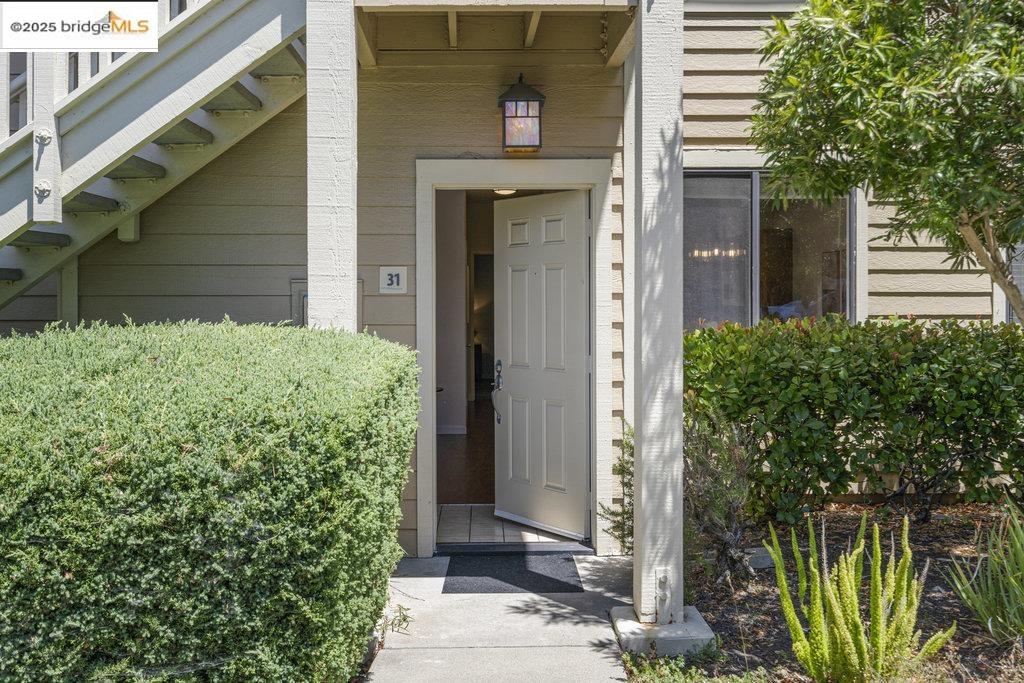 31 Lakeshore Court