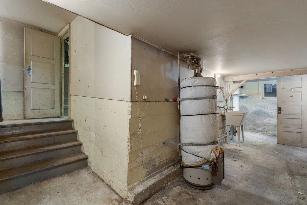 5901 Burlingame Avenue