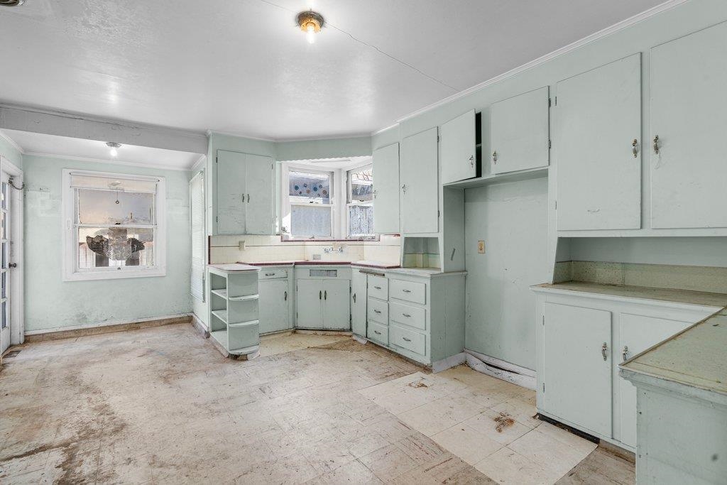 5901 Burlingame Avenue