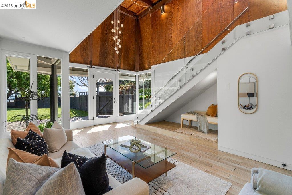 6715 Canyon Trail