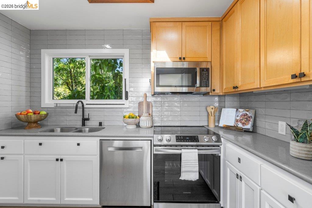 6715 Canyon Trail