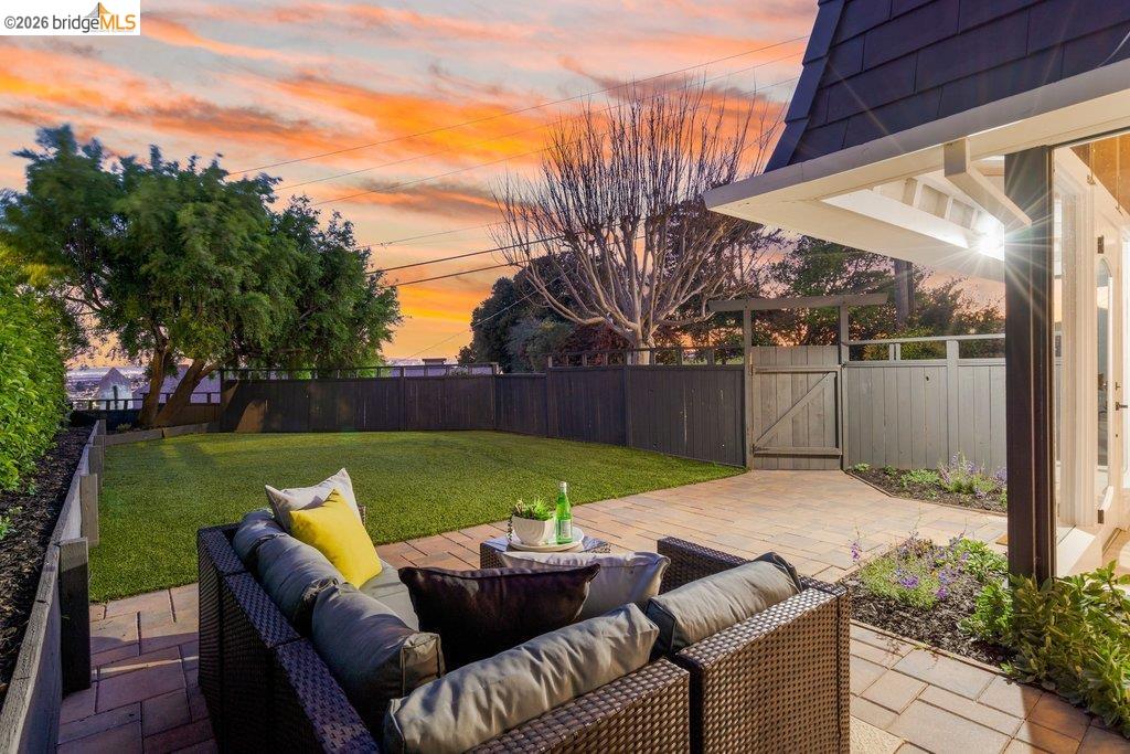 6715 Canyon Trail