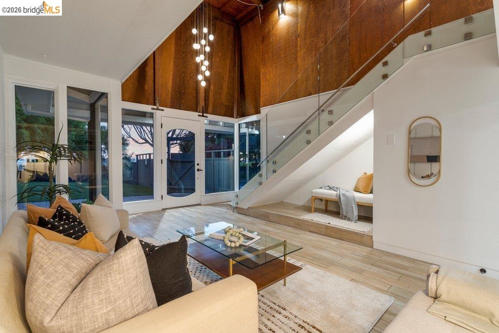6715 Canyon Trail