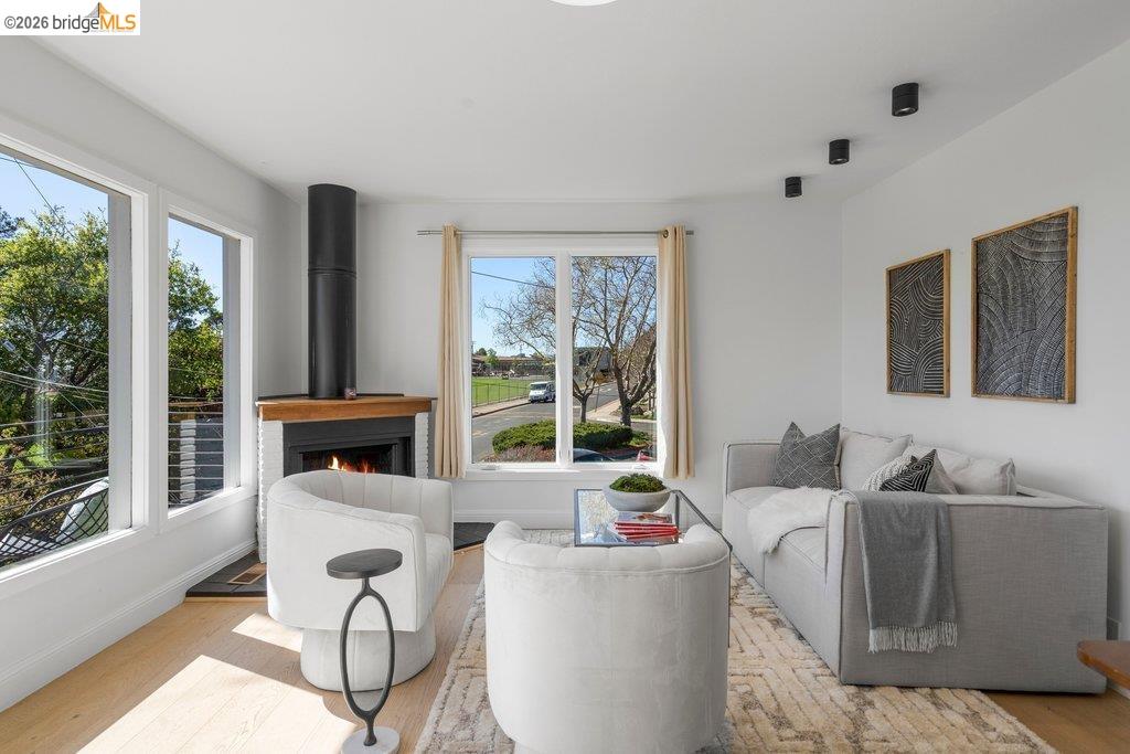 6715 Canyon Trail
