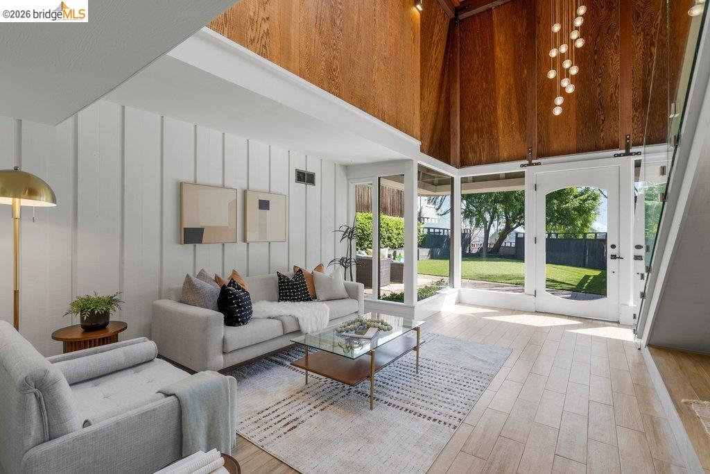 6715 Canyon Trail
