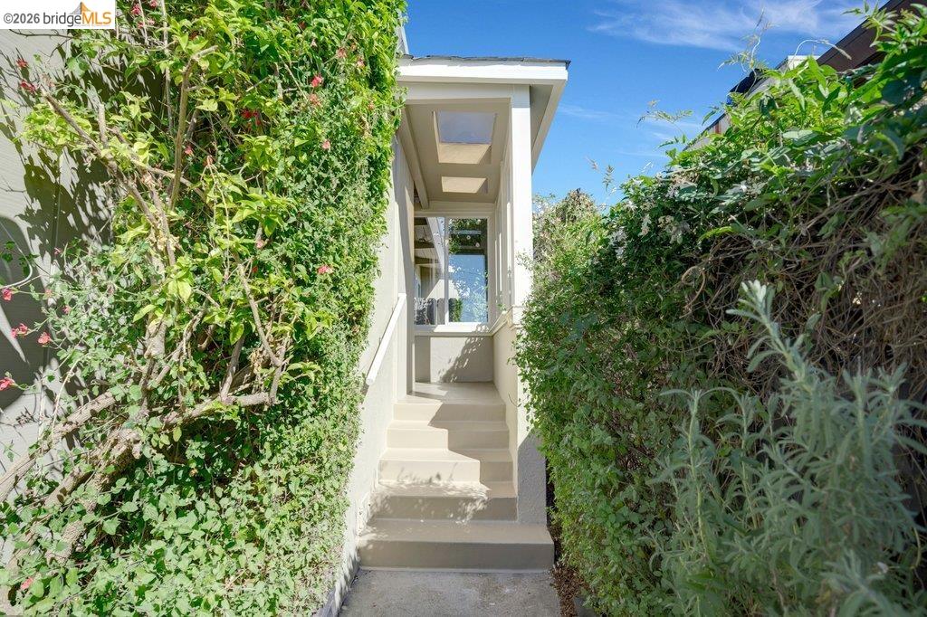 2728 Del Monte Avenue