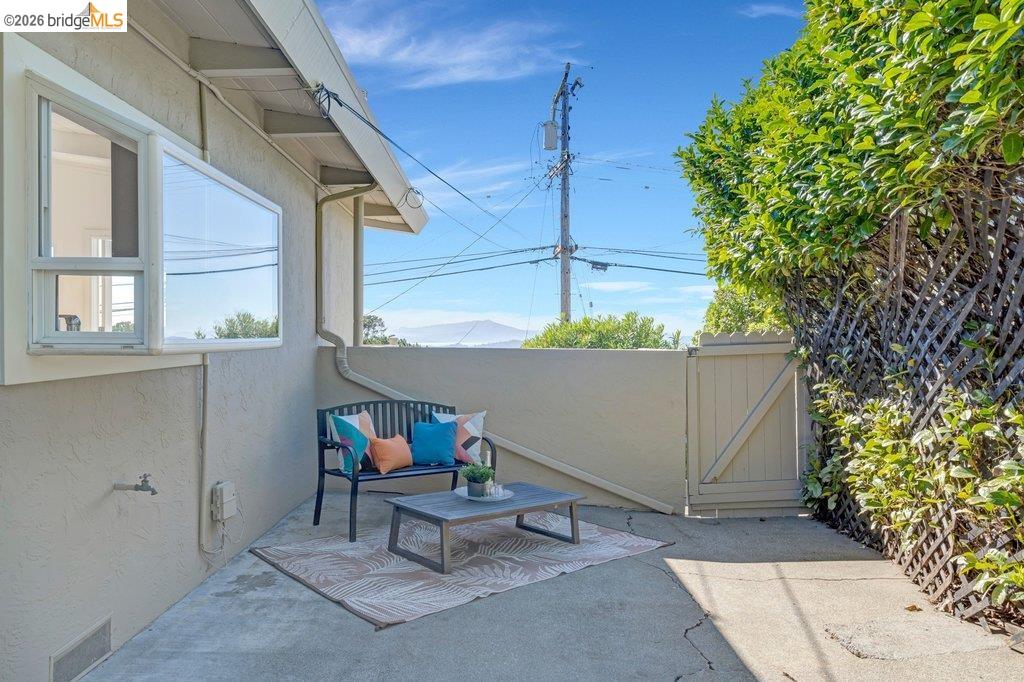 2728 Del Monte Avenue