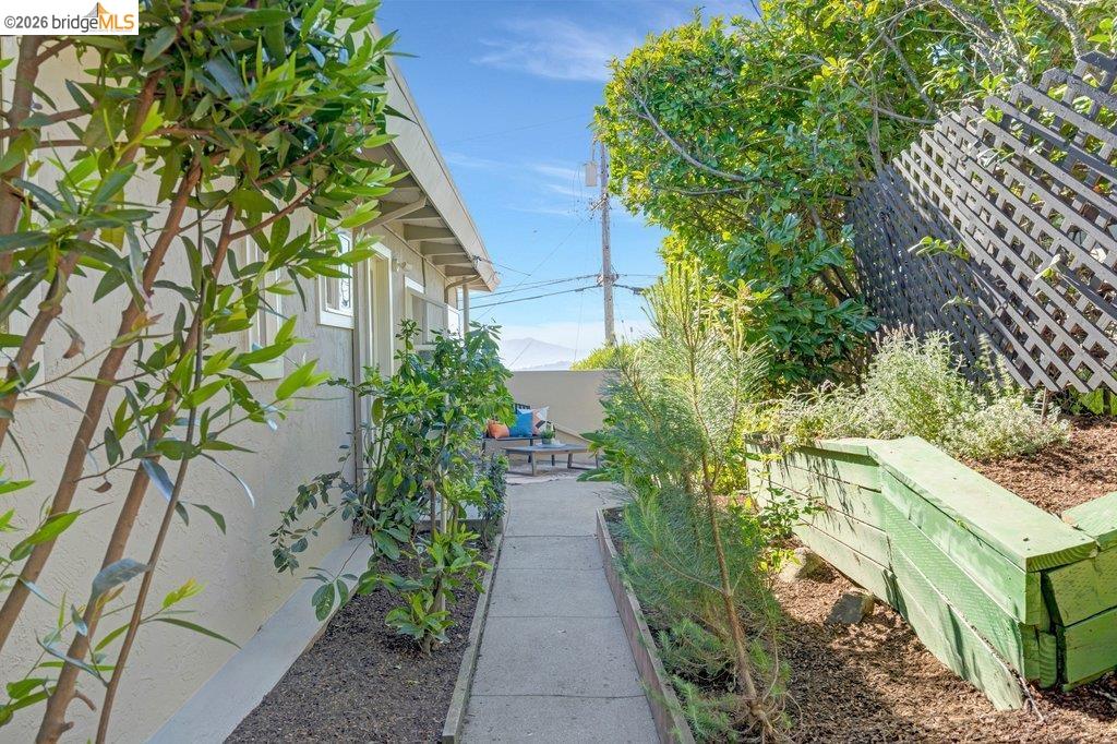 2728 Del Monte Avenue