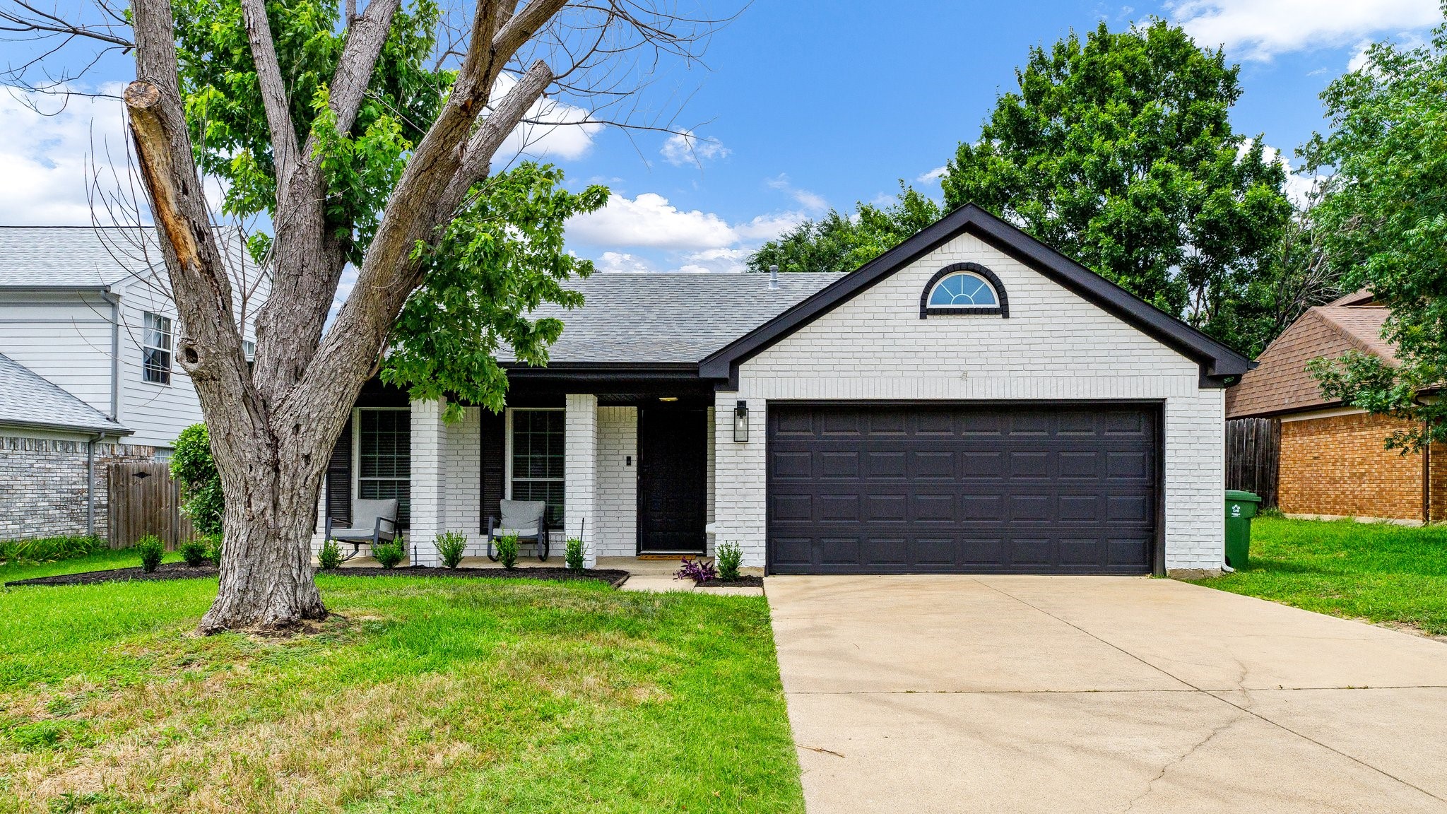 1220 Oxford Lane