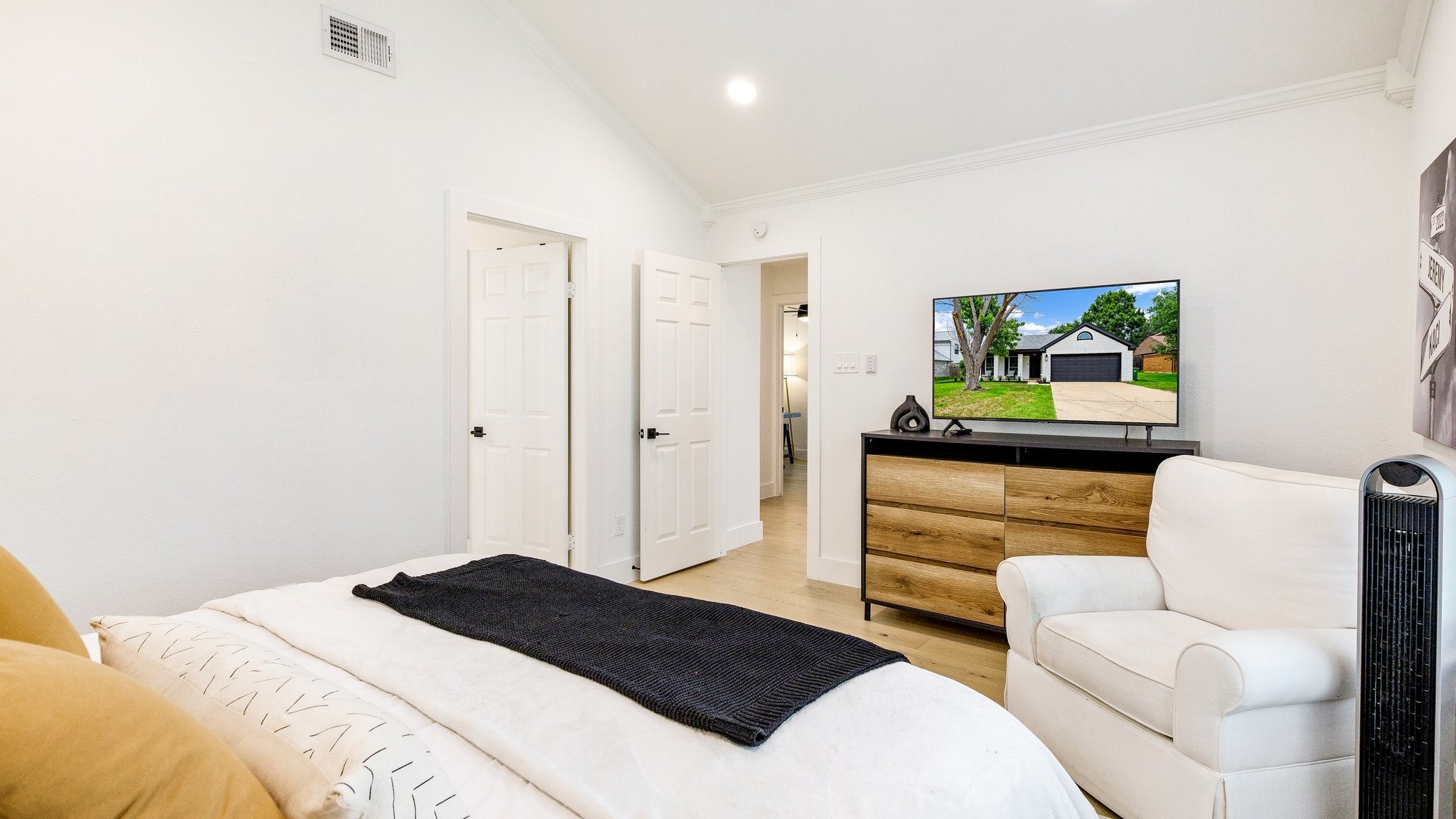 1220 Oxford Lane