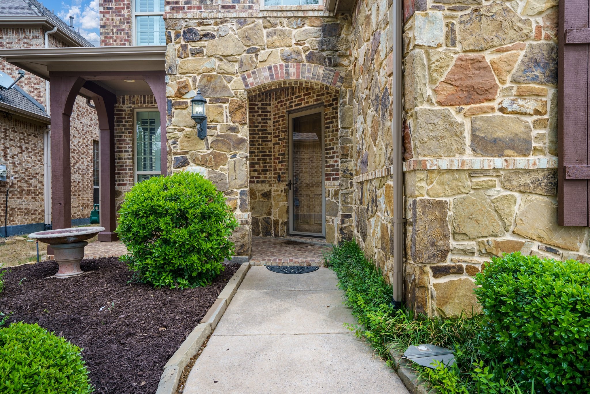 8912 Scarlet Trail