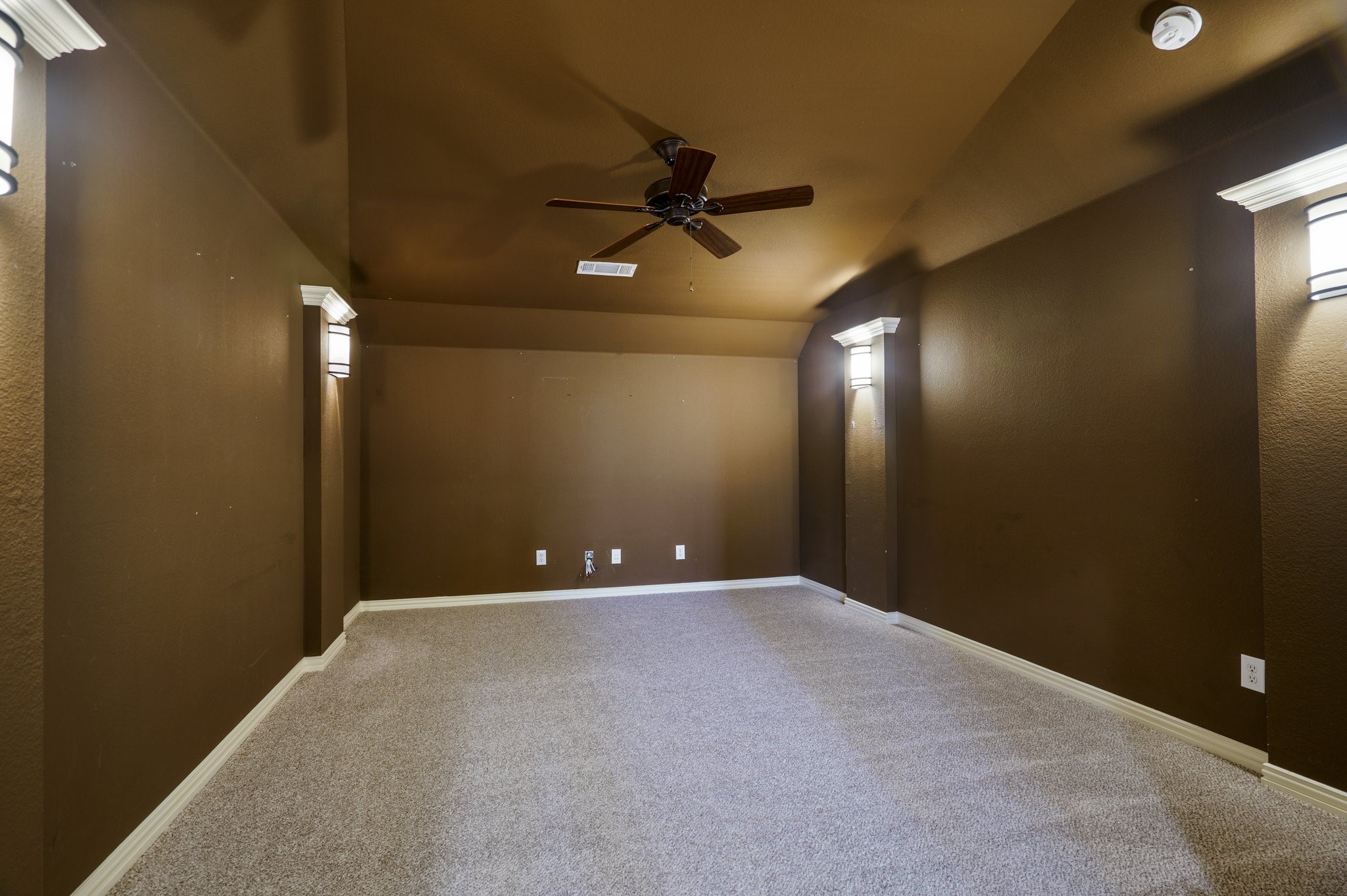 8912 Scarlet Trail