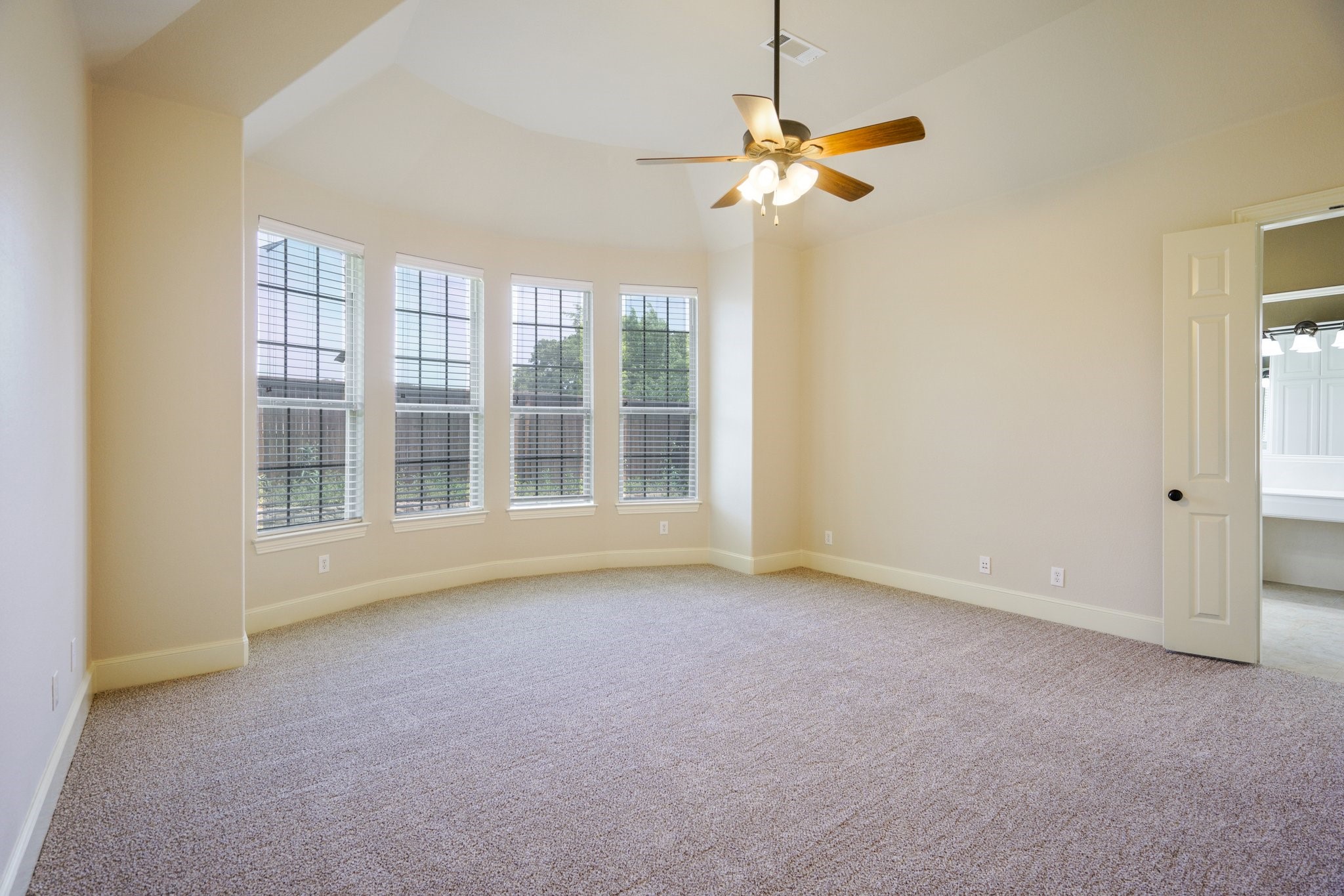 8912 Scarlet Trail