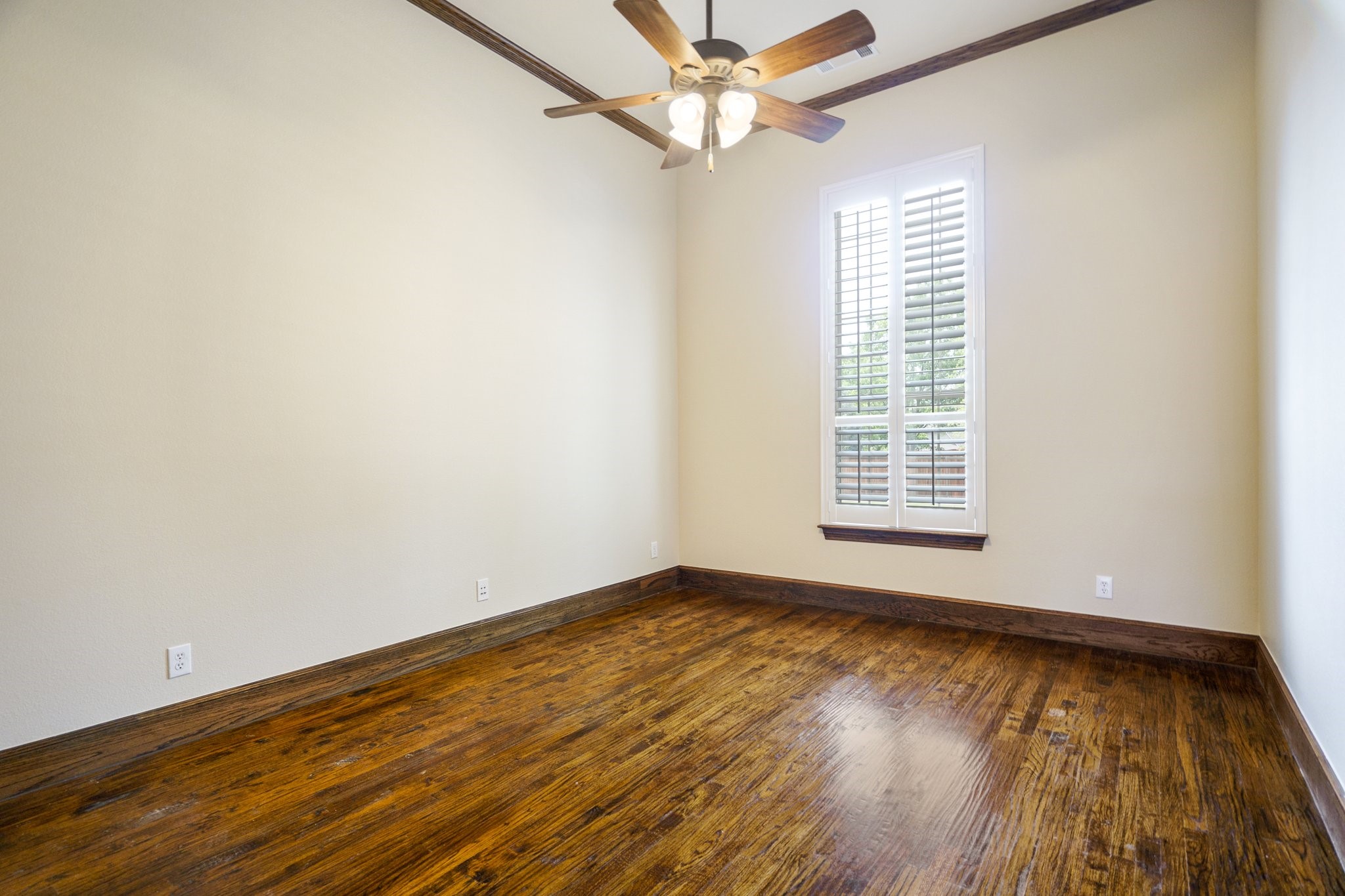 8912 Scarlet Trail