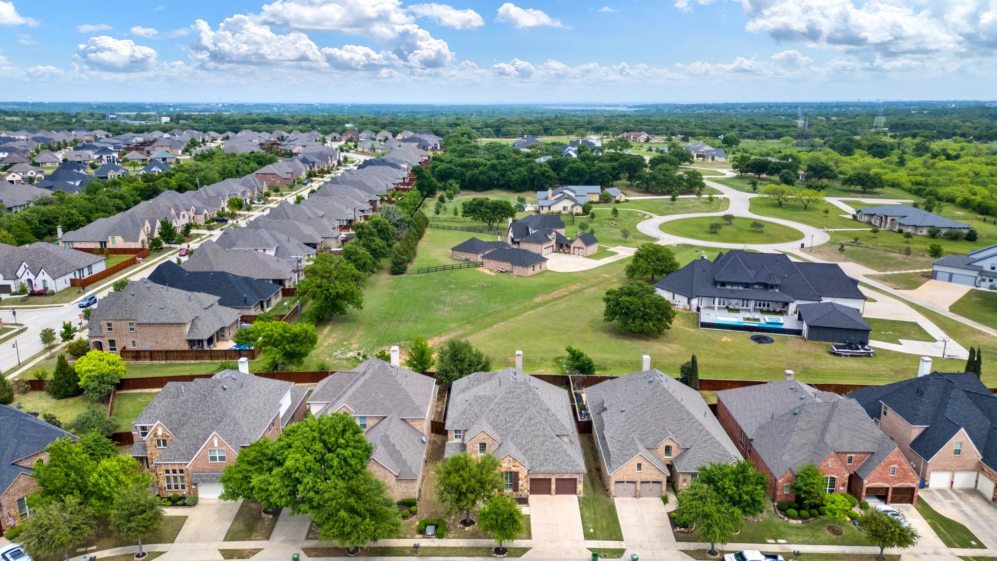 8912 Scarlet Trail