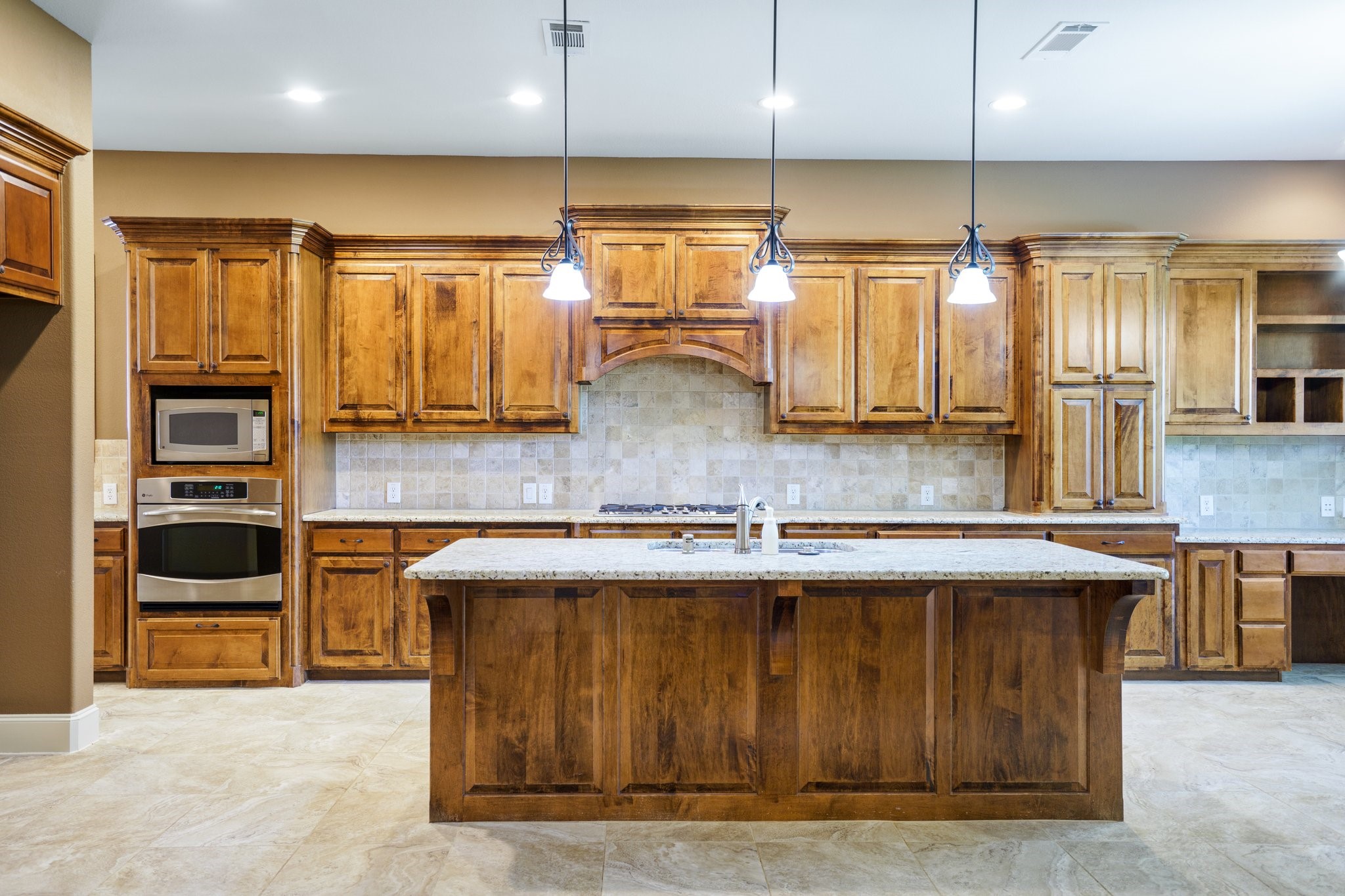 8912 Scarlet Trail