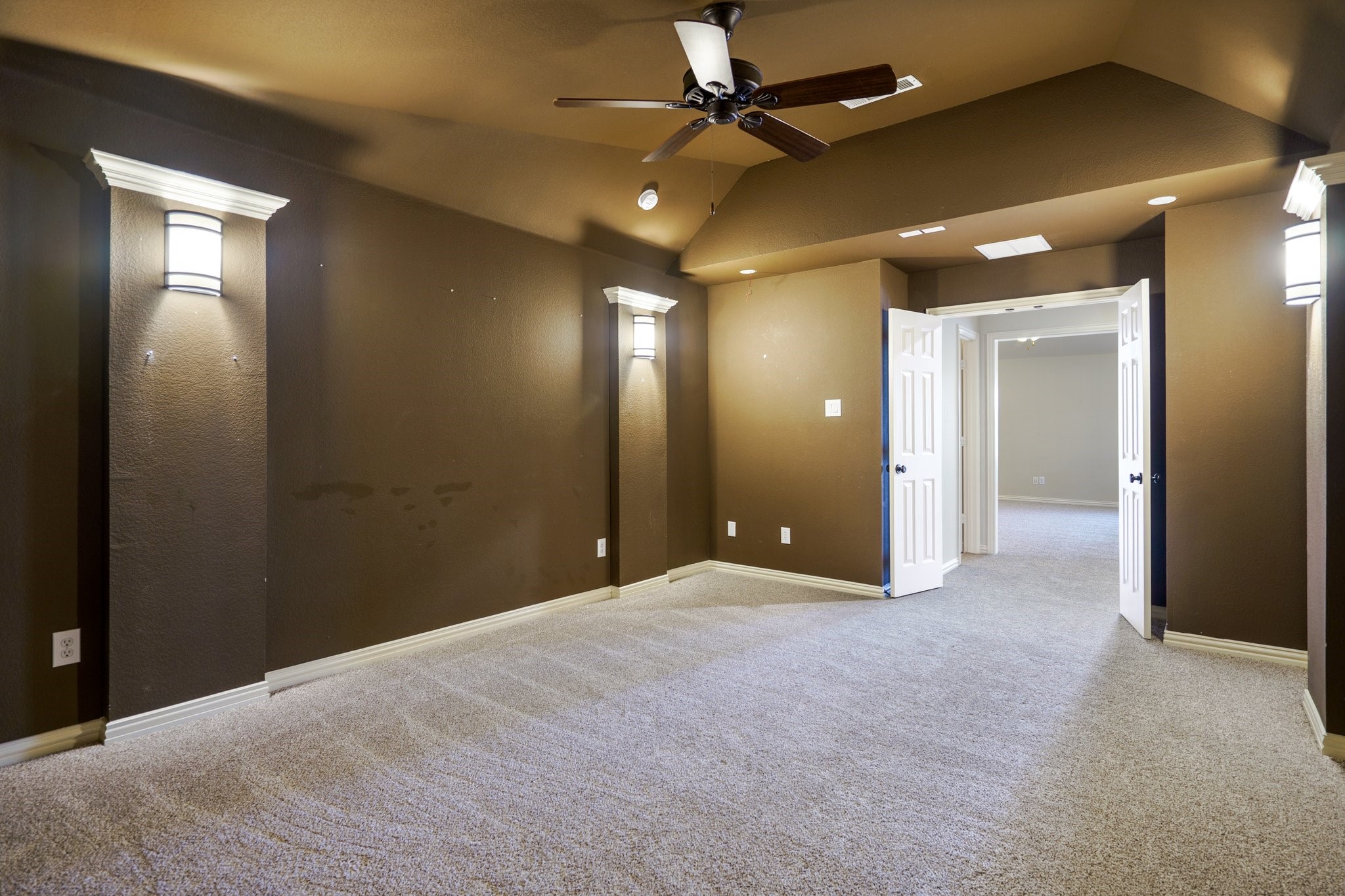 8912 Scarlet Trail