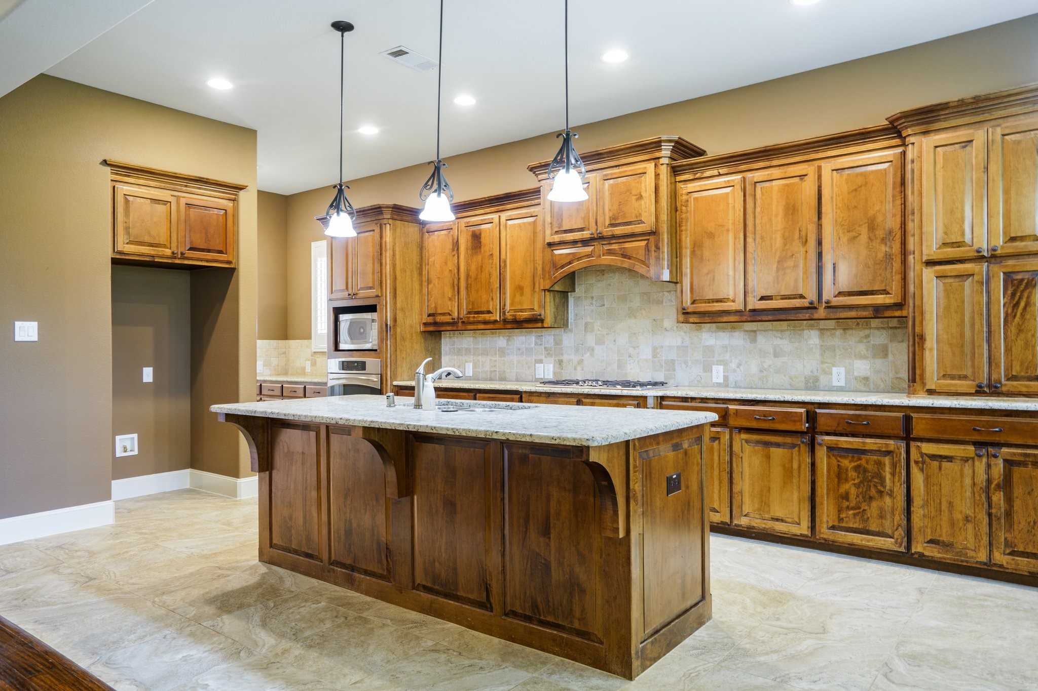 8912 Scarlet Trail