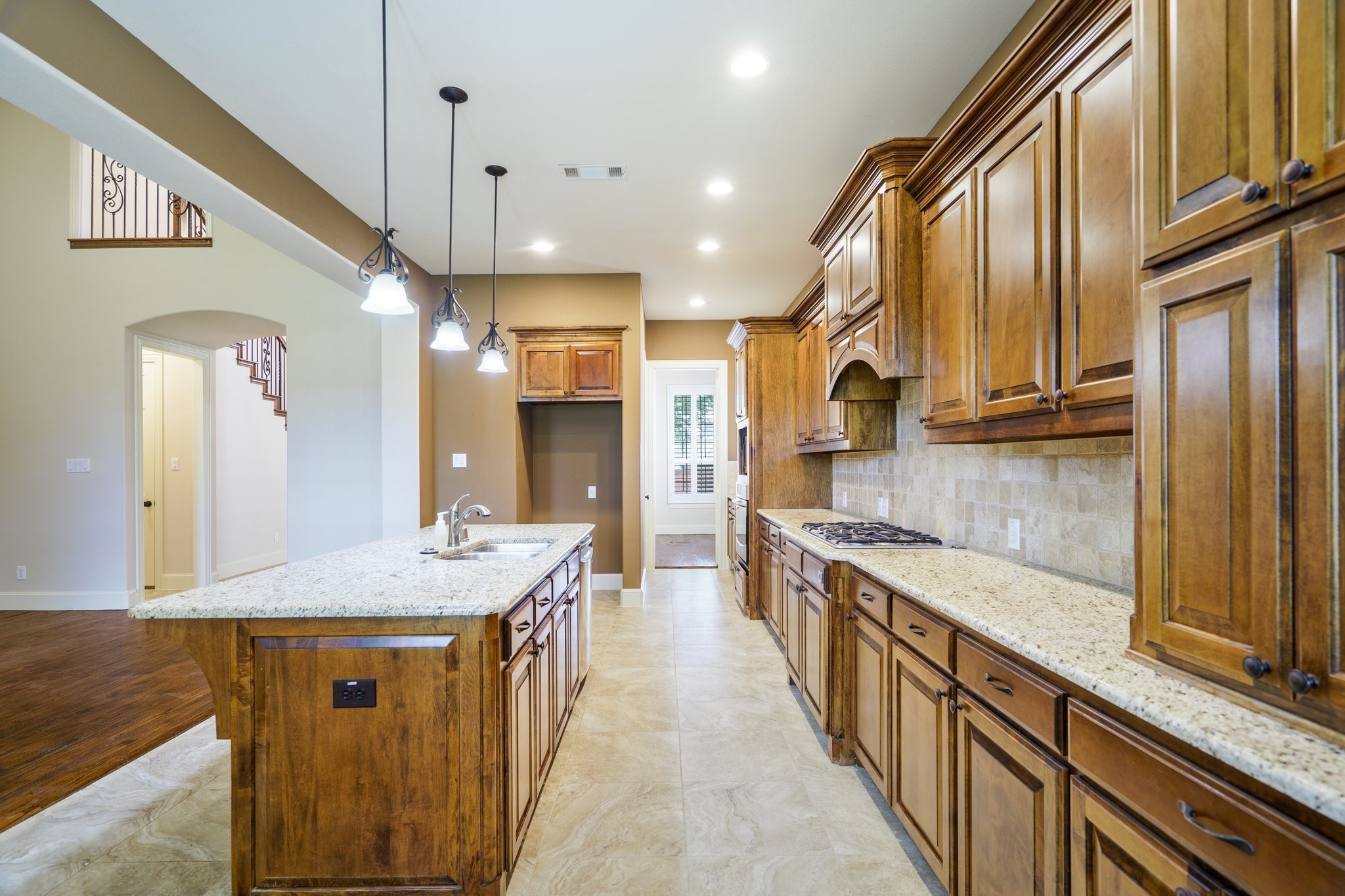 8912 Scarlet Trail