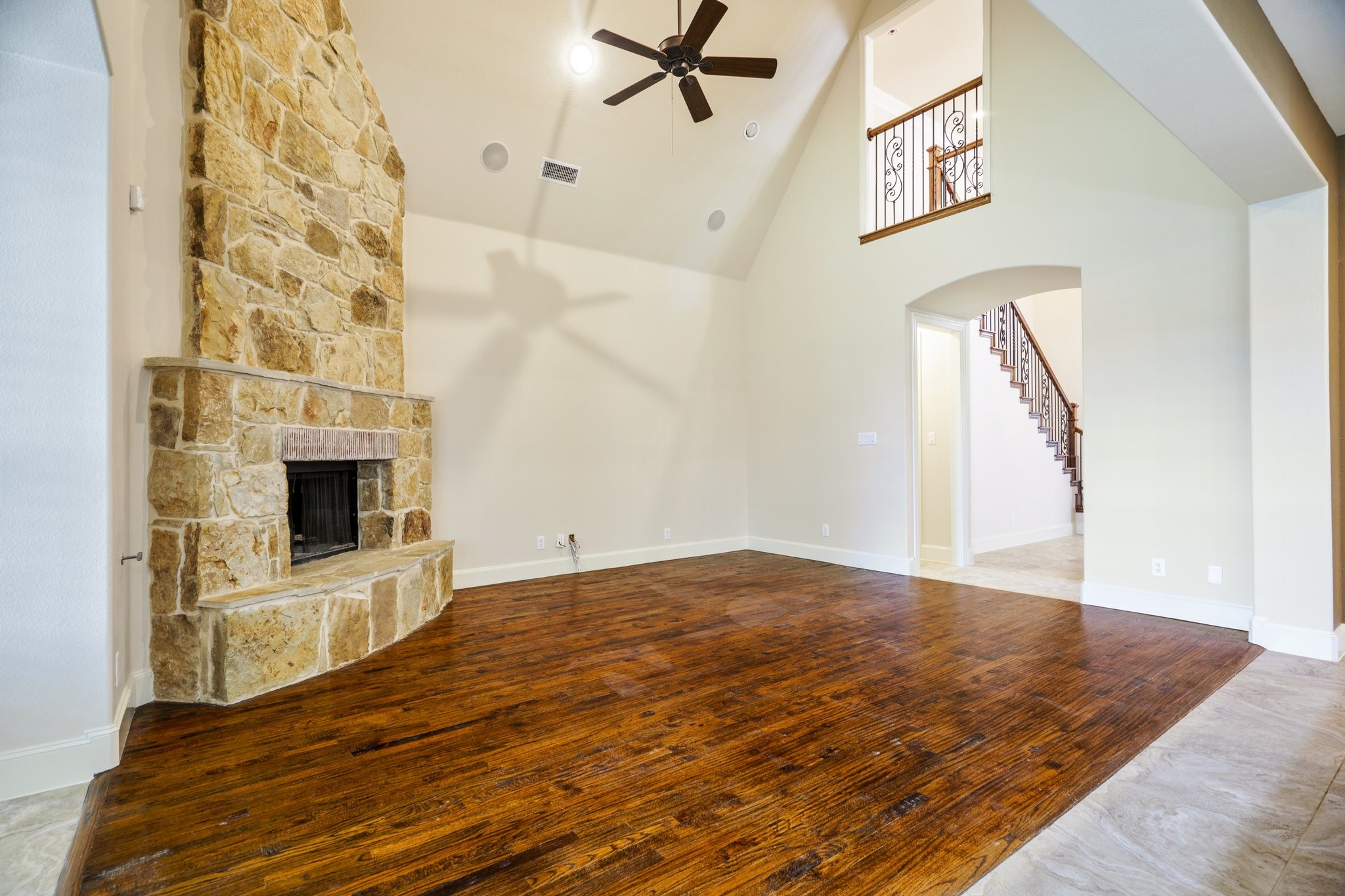 8912 Scarlet Trail