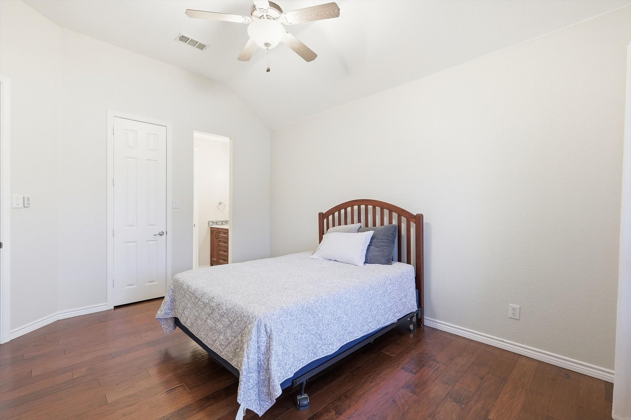 3402 Buckingham Lane