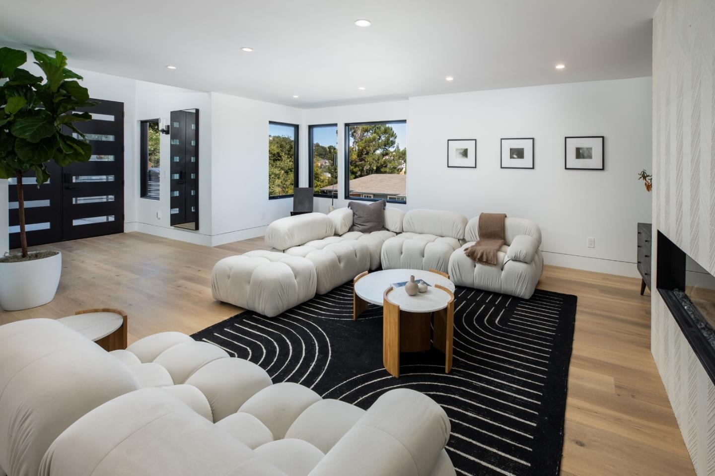 171 Coronado AVE