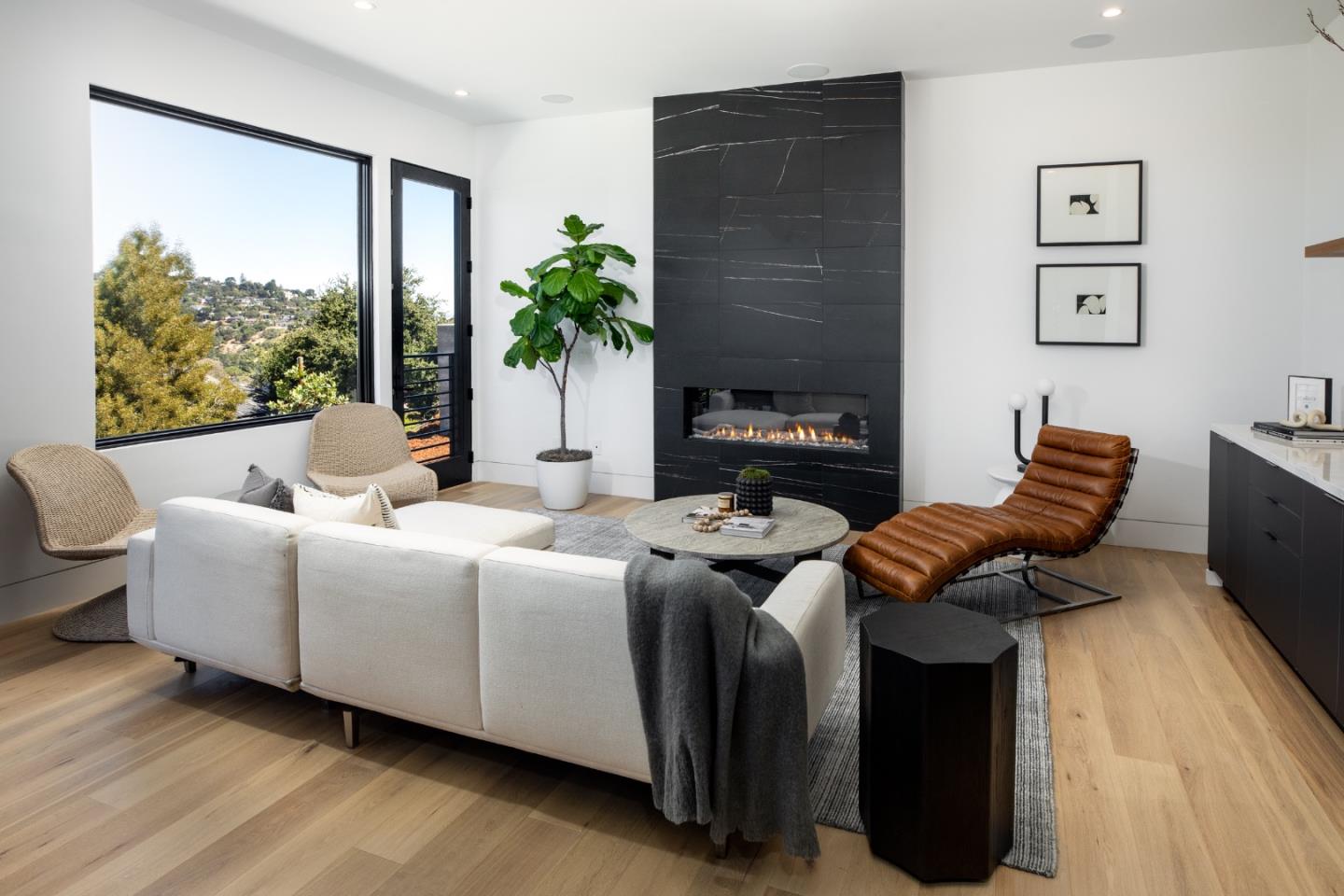 171 Coronado AVE