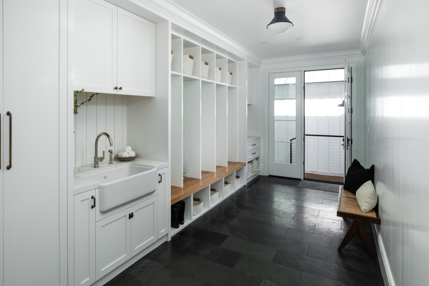 264 Bay RD