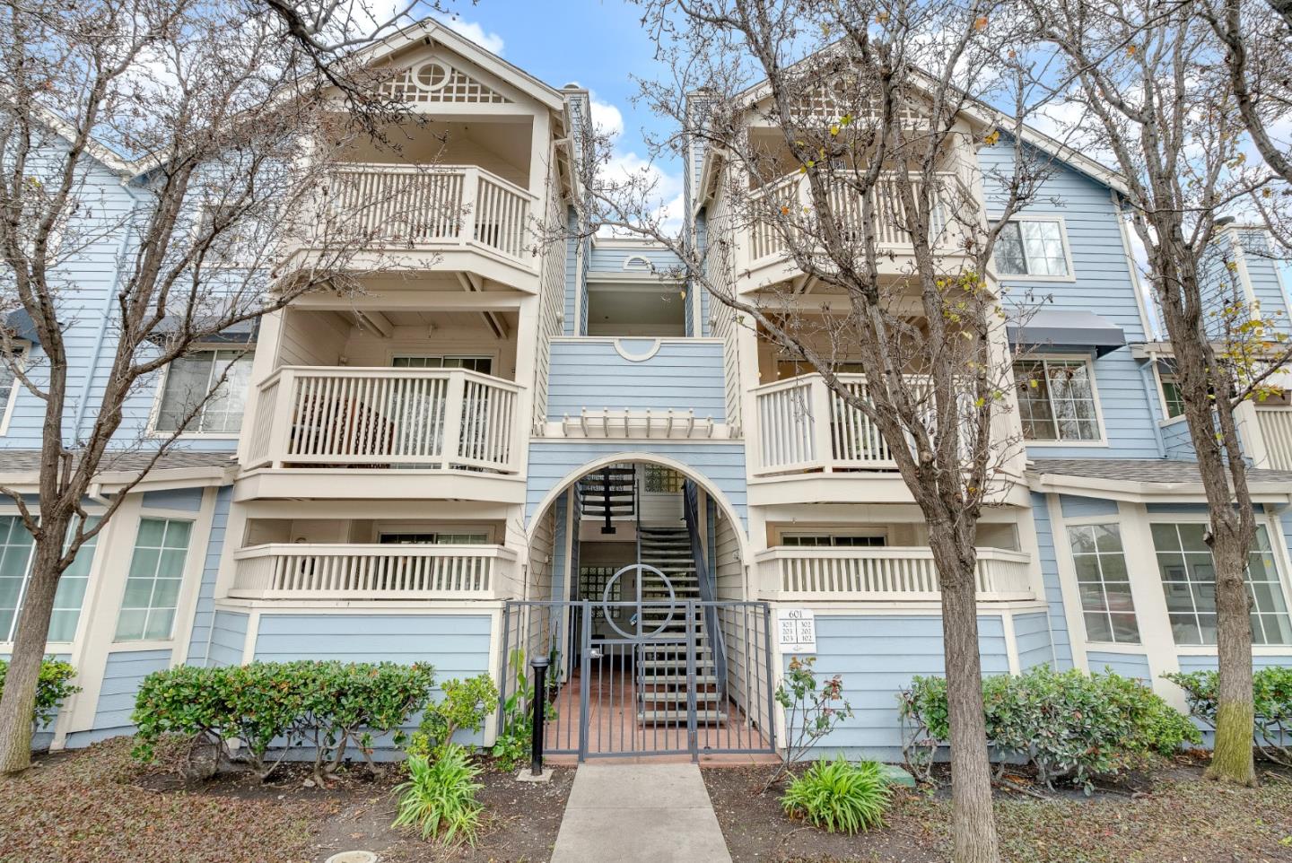 601 Arcadia Terrace 202
