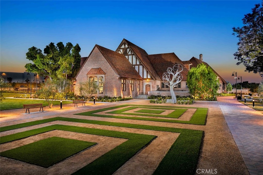 7351 Wisteria Lane