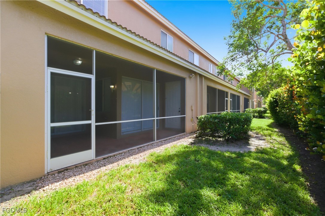 9656 Roundstone CIR