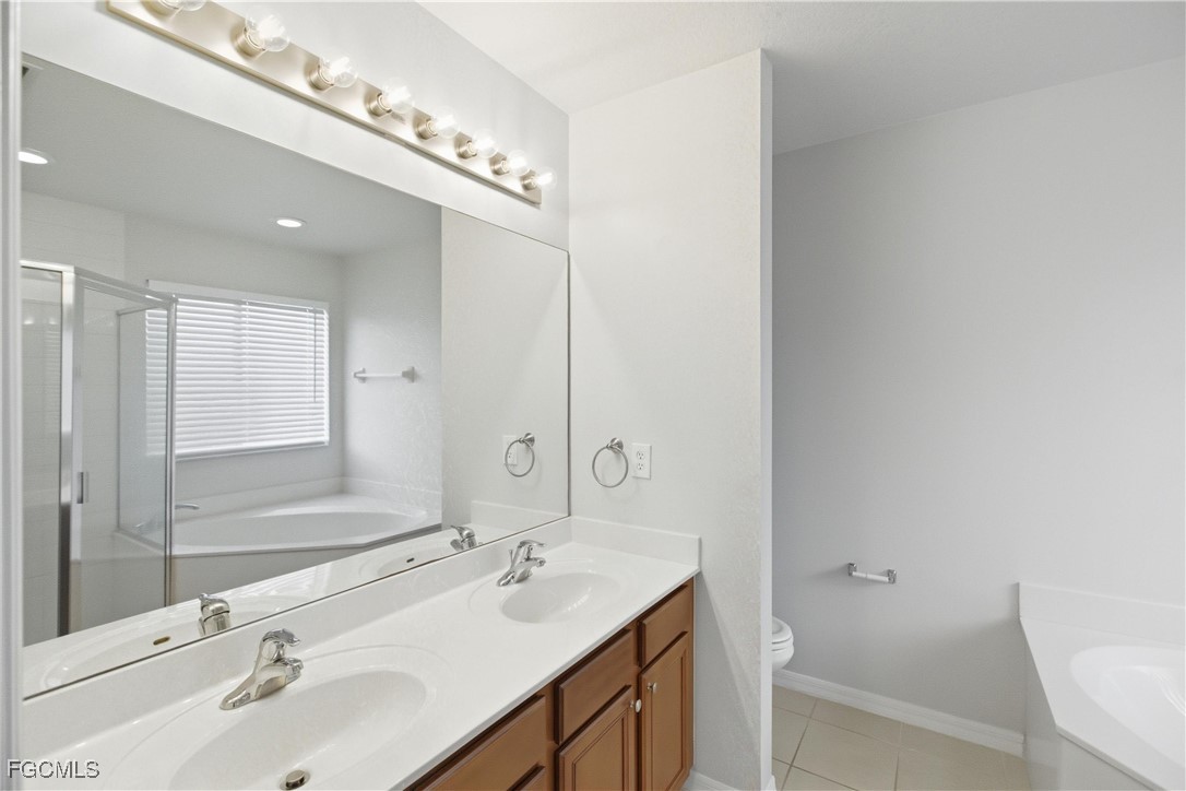 9656 Roundstone CIR
