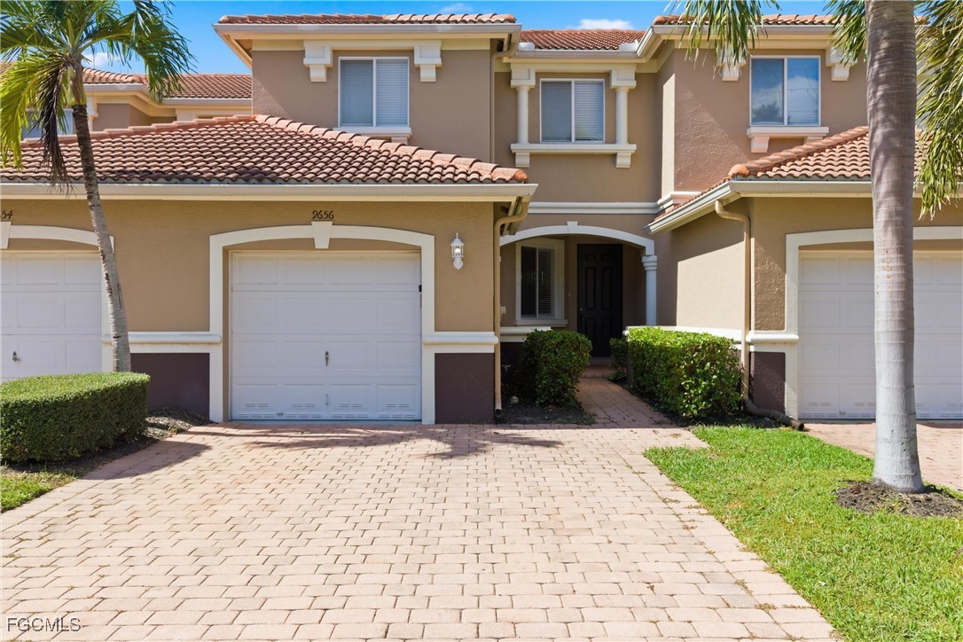 9656 Roundstone CIR