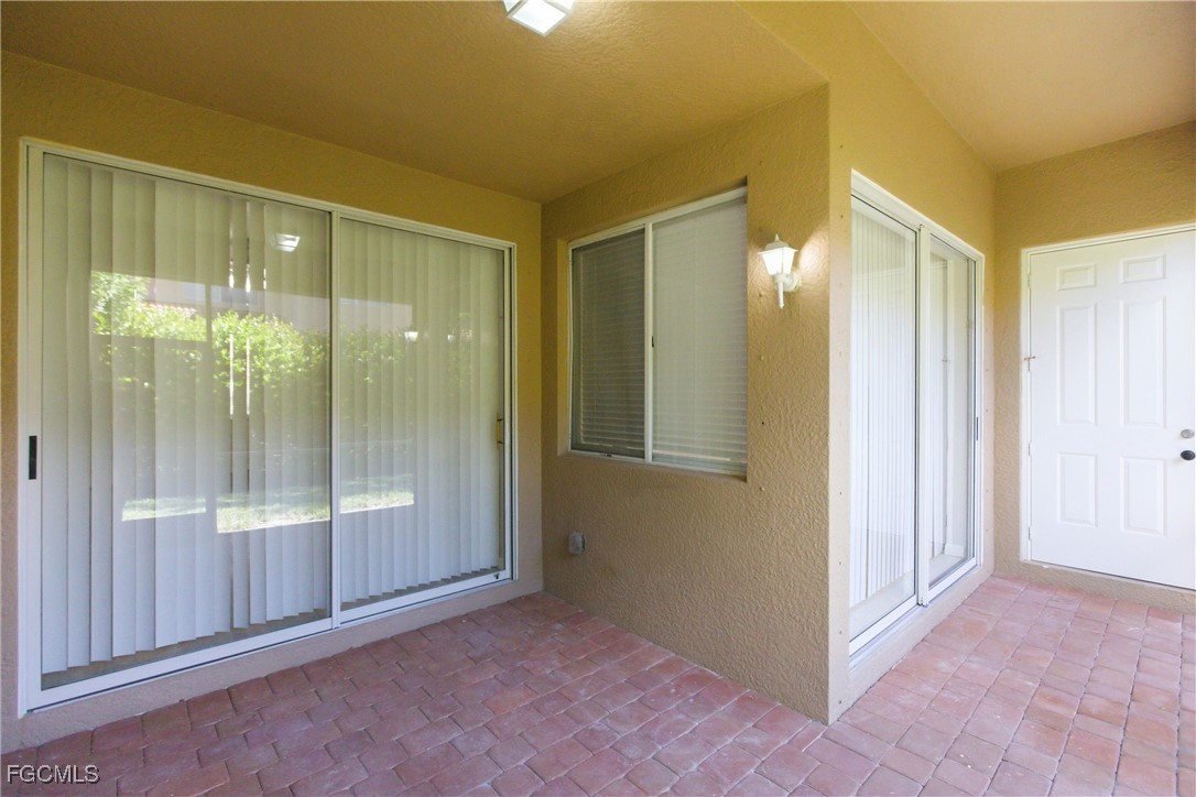 9656 Roundstone CIR