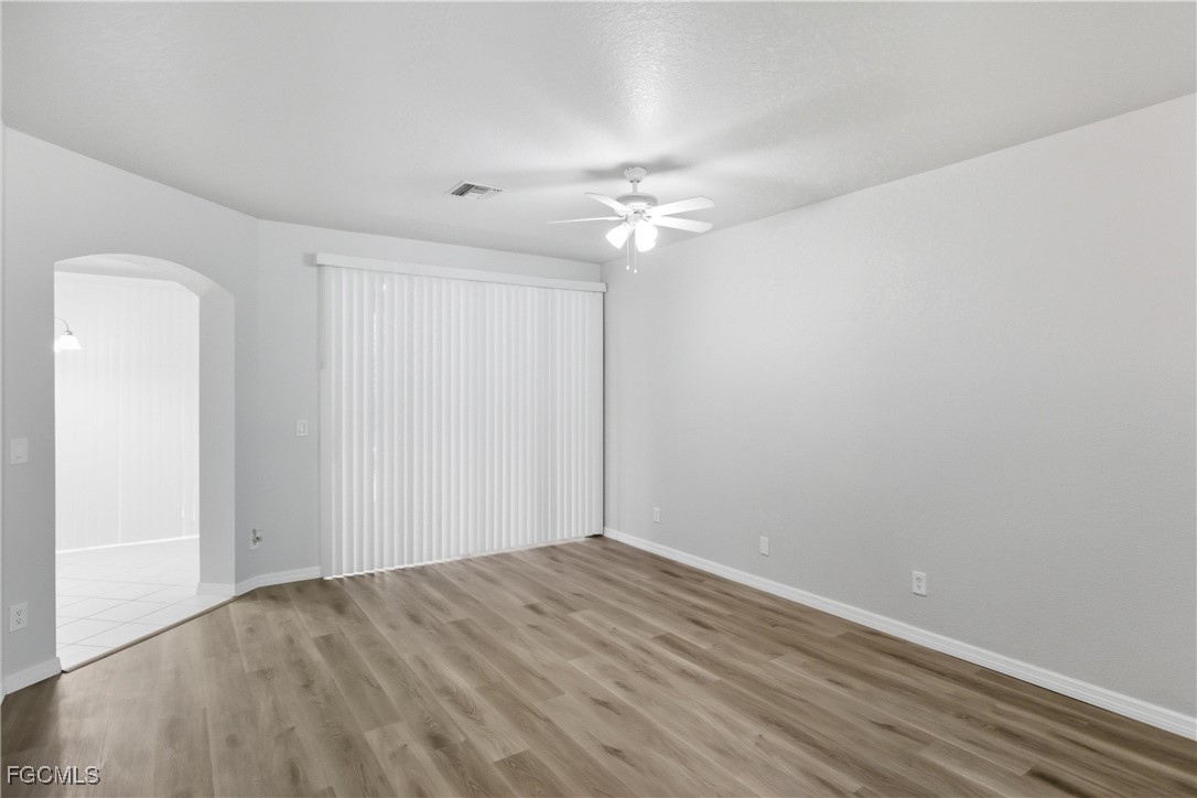 9656 Roundstone CIR